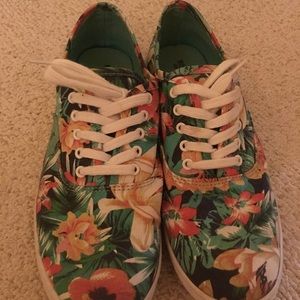 Mossimo sneaker 10 flower print used